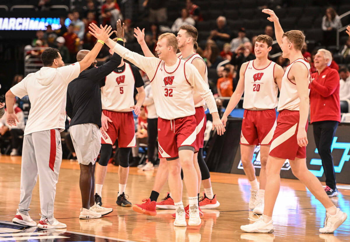 Wisconsin vs Colgate: 2022 NCAA Tournament Midwest Region Odds, How to ...