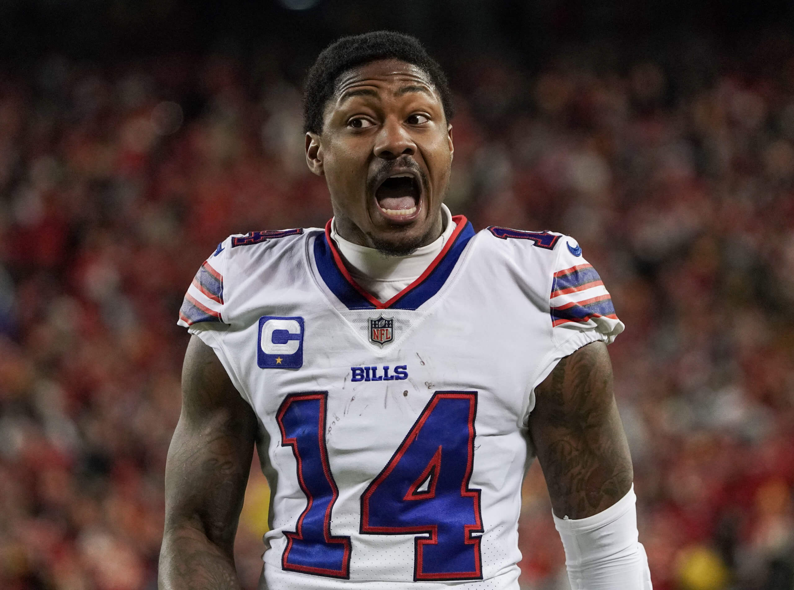 AP source: Bills' Diggs agrees to 4-year contract extension